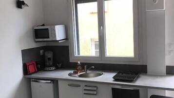 Studio | Dapur pribadi | Lemari es dan microwave