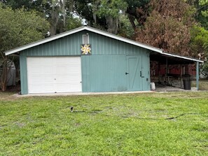 Exterior - Welcoming 2-bedroom cottage with AC in Lake Wales minutes from Camp Mack. (Lake Wales)