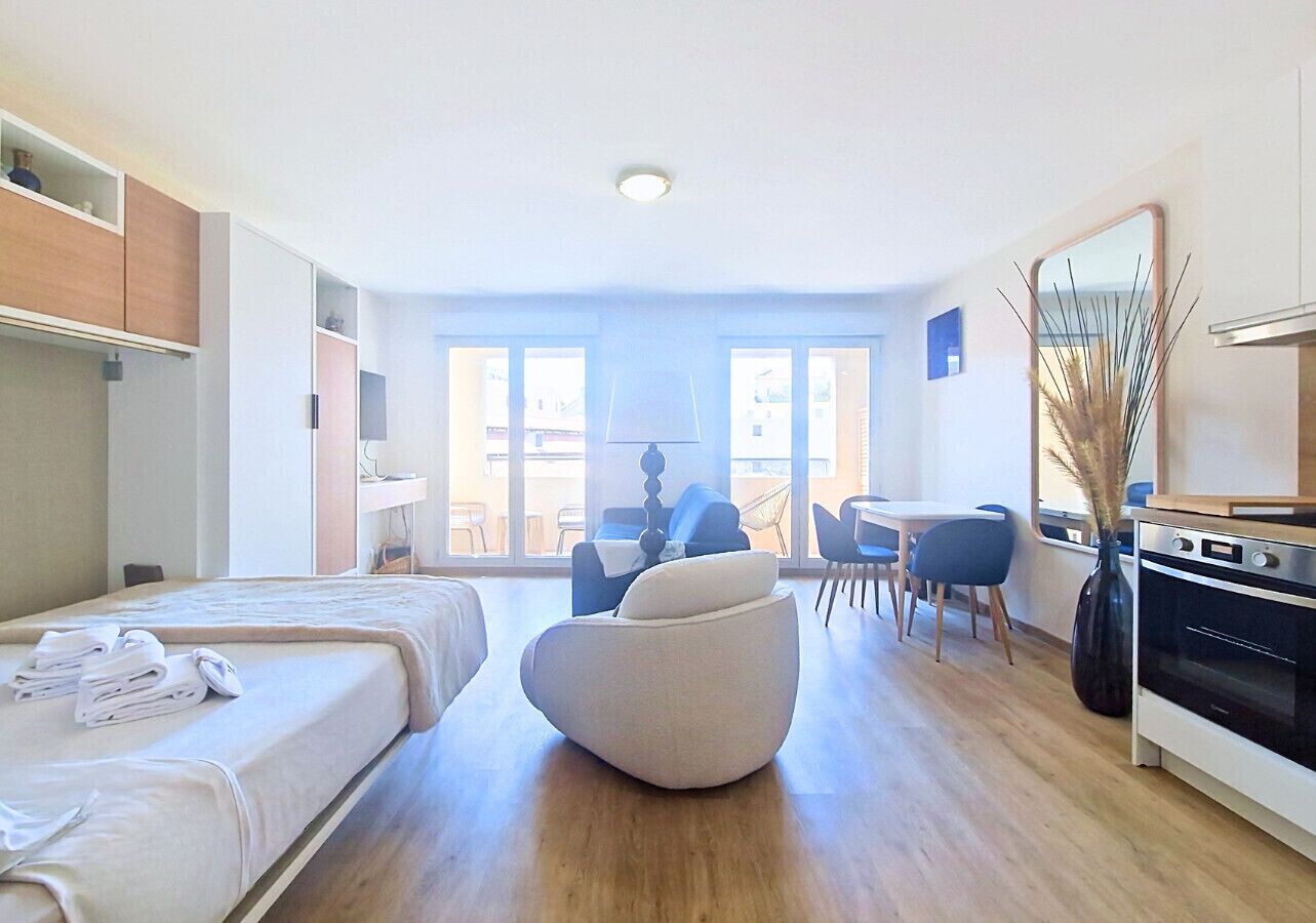 Een strijkplank/strijkijzer, gratis wifi, beddengoed