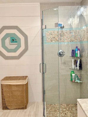 Asciugacapelli, asciugamani, sapone