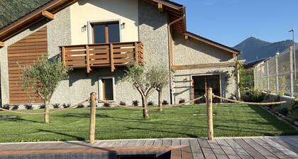 Green Chalet du lac - Luxusimmobilie wenige Schritte vom See mit grossen Pool und Garten
