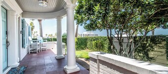 Bayfront Breeze on Ocean Drive Sleeps 15