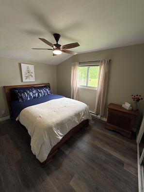 Room - Campbellford Riverfront Retreat! (Trent Hills)