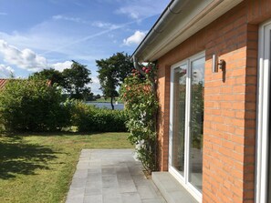 Exterior detail - Holiday Home 'Käpt'n Blaubärhaus' with Sea View, Private Terrace and Wi-Fi (Kosel)