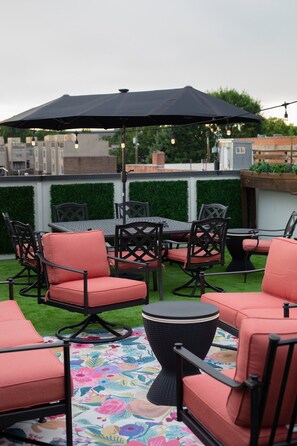 Outdoor dining - Five-minute walk to downtown Atlanta with Rooftop (Atlanta)