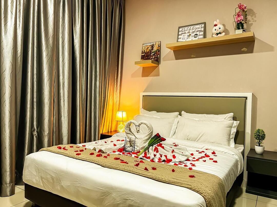 Egyptian cotton sheets, premium bedding, iron/ironing board, free WiFi