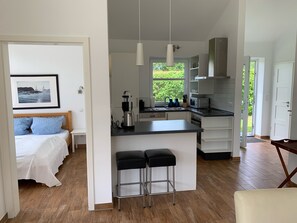 WiFi, bed sheets - Seafarer's House: Sea View, Private Terrace & Wi-Fi (Kosel)