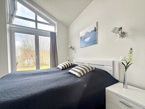 WiFi, bed sheets - Holiday Home 'Kapitänshaus' with Sea View, Private Terrace and Wi-Fi (Kosel)