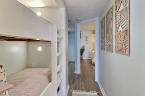 WiFi, bed sheets, wheelchair access - Surfside on the Beach (Gulf Shores)
