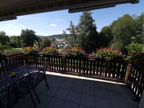 Outdoor dining - Holiday Apartment Haus am Mühlbach (Wilhelmsdorf)