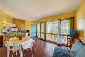 Living area - Vrbo Property (Torreilles)