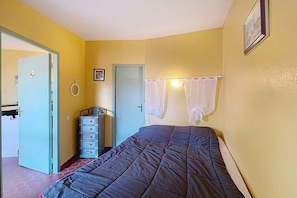 Room - Vrbo Property (Torreilles)