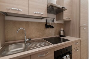 Kühlschrank, Mikrowelle, Geschirrspüler, Toaster