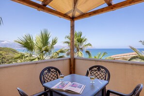 Outdoor dining - Apartment 'Casa Onda Azzurra' with Sea View, Wi-Fi and Air Conditioning (Balestrate)