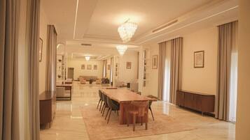 Villa, 4 Bedrooms | Lobby