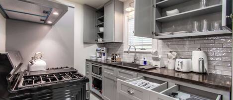 Studio, 1 King Bed with Sofa bed, Balcony, Partial Sea View (1213 Ocean Drive - Unit C) | Private kitchen