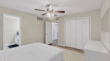 2 bedrooms, iron/ironing board, internet, bed sheets