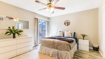 2 bedrooms, iron/ironing board, internet, bed sheets
