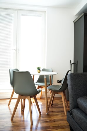Dining - 2 Bedroom Apartment | City Centre | Close to Bullring | Simple & Convenient! (West Midlands)