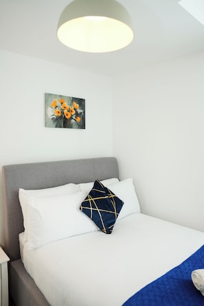 Room - 2 Bedroom Apartment | City Centre | Close to Bullring | Simple & Convenient! (West Midlands)
