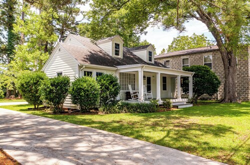 Broad Street Bungalow in Village of Oriental