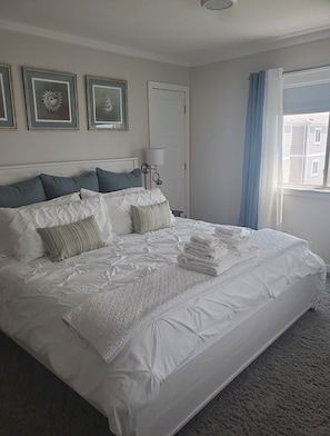 2 bedrooms, internet, bed sheets