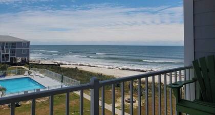 Oceanview condo with pool