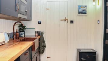 Cookware/dishes/utensils