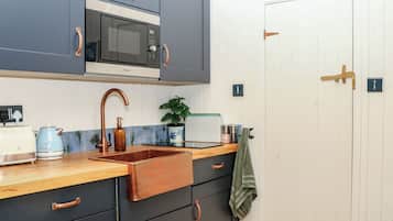 Cookware/dishes/utensils