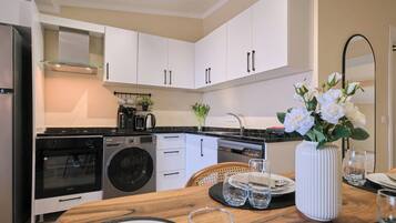Apartment, 2 Bedrooms, Balcony | Interior