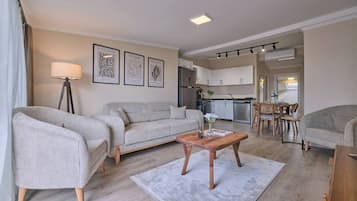 Apartment, 2 Bedrooms, Balcony | Living room | Books