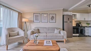 Apartment, 2 Bedrooms, Balcony | Living room | Books