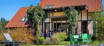 Large, comfortable holiday home with a garden