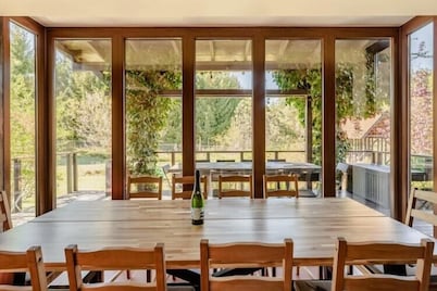Large, comfortable holiday home with a garden