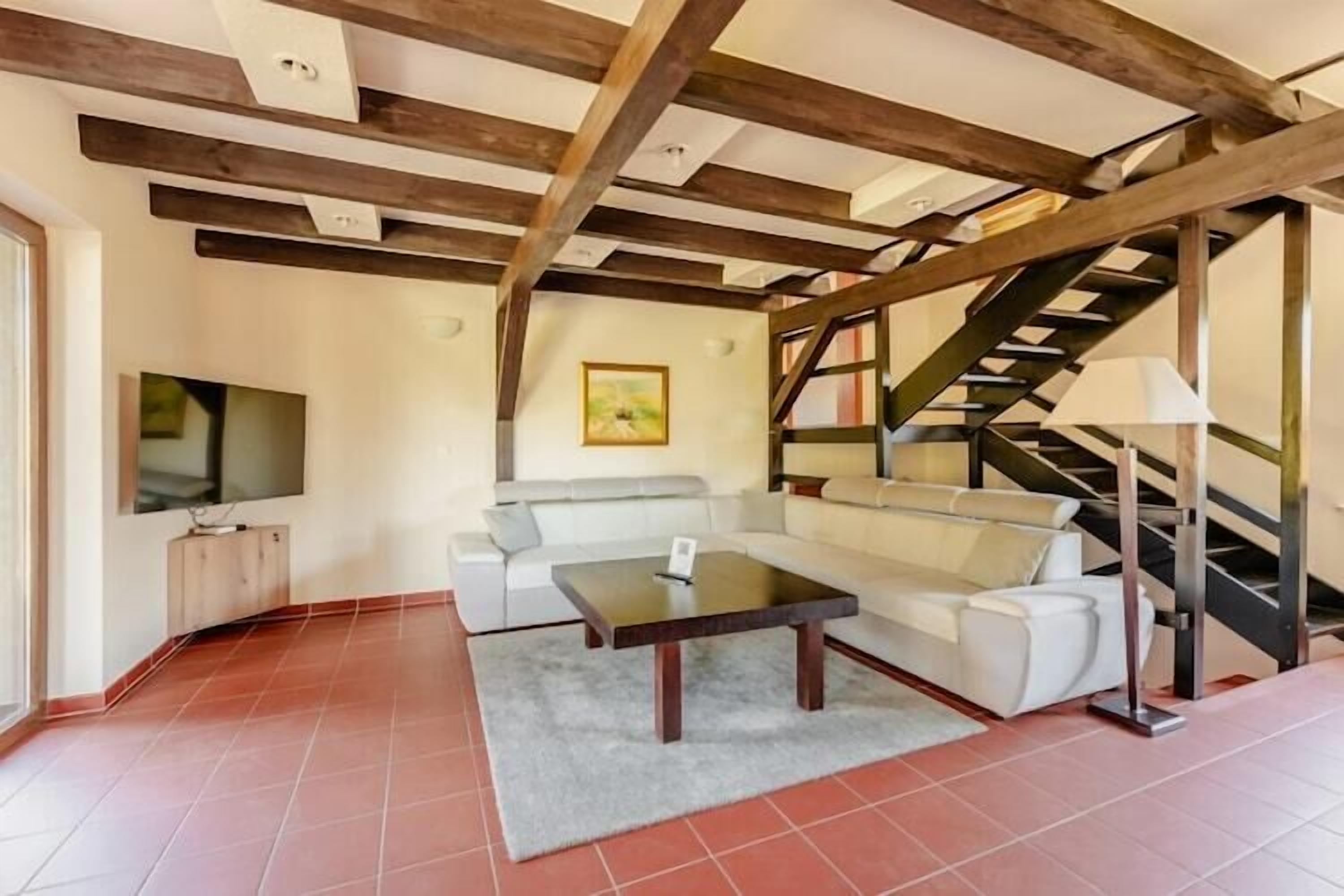 Smart TV, fireplace, ping pong