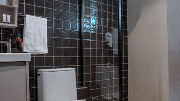 Bathroom | Shower, towels, soap, shampoo