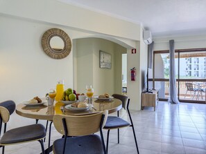 Dining - #411 Sunny 1-Bedroom Apartment Near the Beach (Albufeira)