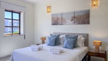 Iron/ironing board, free WiFi, bed sheets