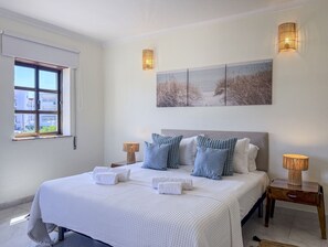 Iron/ironing board, free WiFi, bed sheets - #411 Sunny 1-Bedroom Apartment Near the Beach (Albufeira)
