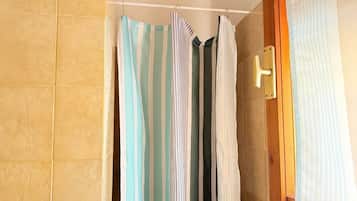 Dusche, Bidet, Handtücher