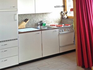 Fridge, oven, cookware/dishes/utensils - Chalet Iris, (Flumserberg Tannenheim), by Interhome (Flumserberg Tannenheim)