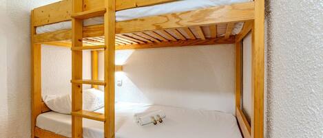 Classic-Apartment, Balkon, Bergblick | Laptopgeeigneter Arbeitsplatz, kostenloses WLAN