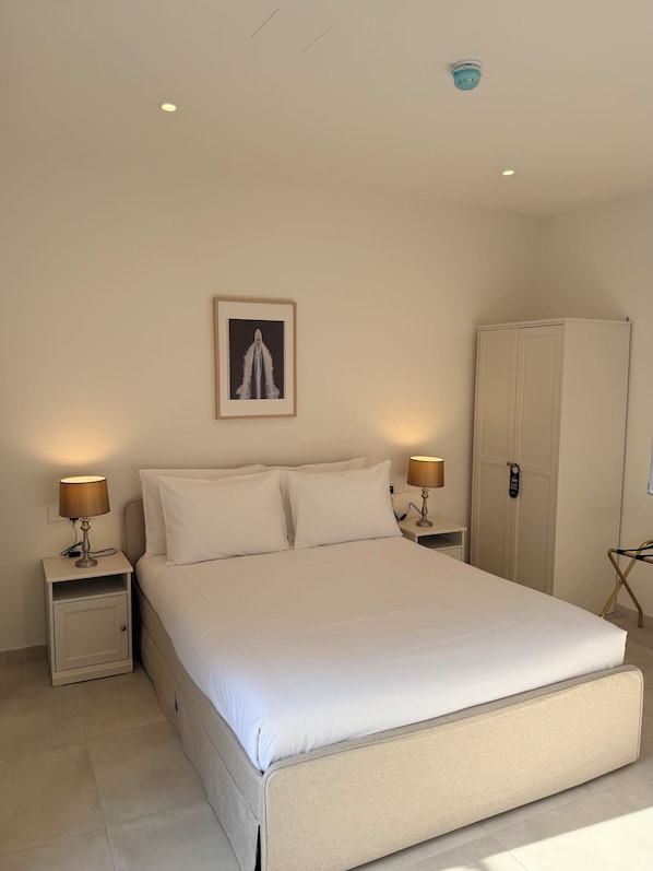 Classic Double Room, Partial Sea View