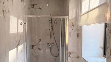 Classic Double Room, Partial Sea View | Bathroom