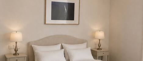 Family Quadruple Room | Desk, blackout curtains, soundproofing, iron/ironing board