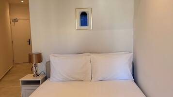 Habitación básica doble | Escritorio, cortinas opacas, sistema de insonorización