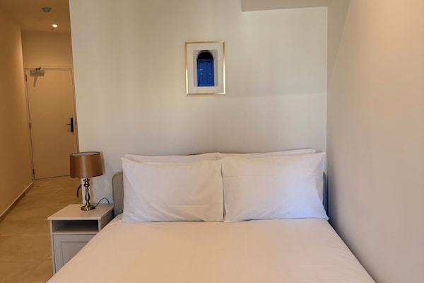 Habitación básica doble | Escritorio, cortinas opacas, sistema de insonorización