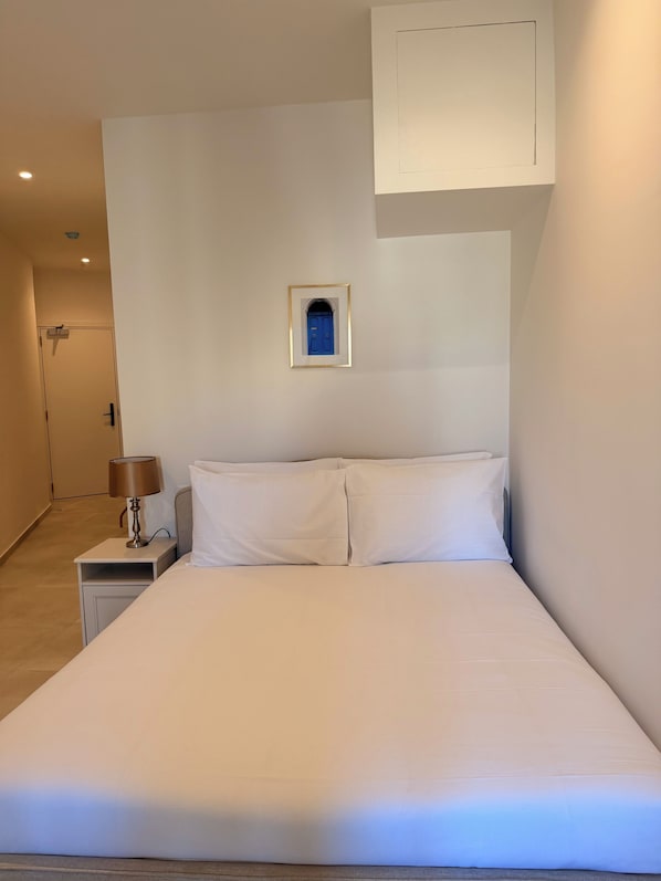 Habitación básica doble | Escritorio, cortinas blackout y insonorización