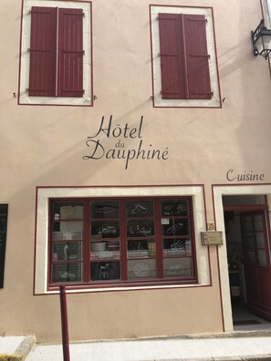 Classic Room, Mountain View | Exterior detail - Café Hôtel du Dauphiné (Chatillon en Bazois)