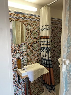 Bathroom - Café Hôtel du Dauphiné (Châtillon-en-Diois)